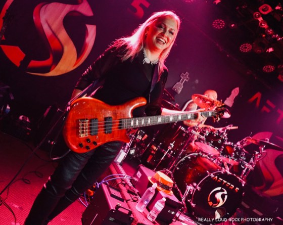 After 5's bass player mid-song in red light